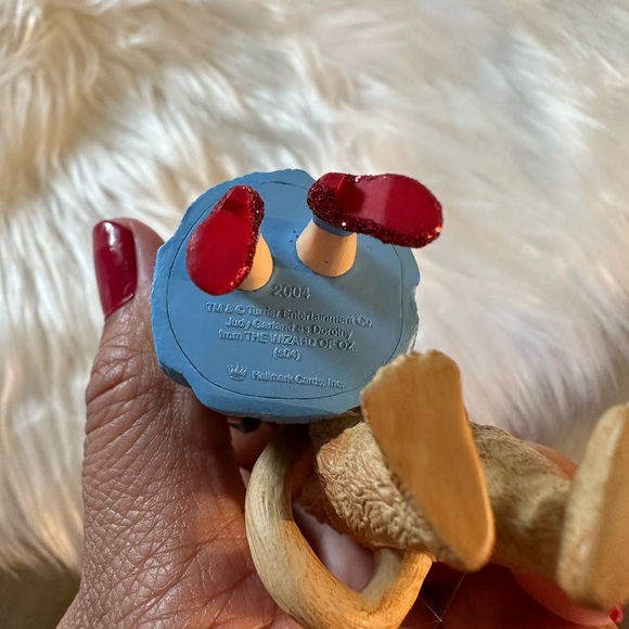 Hallmark 2004 Dorothy and Cowardly Lion Ornament - Picture 4 of 4